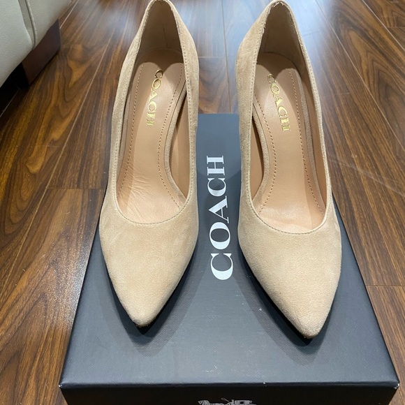 COACH - Two Pairs of Brand New
Skyler Pumps - Size 7.5 - Picture 11 of 12